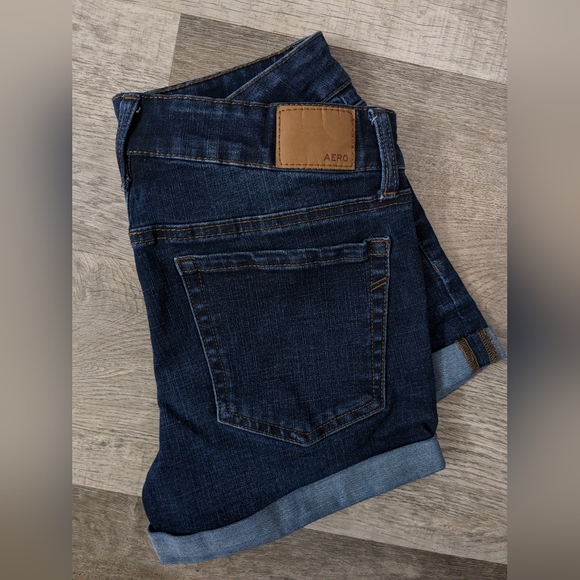 AERO Dark Denim Low Rise Midi Rolled Shorts Size 6 - Picture 6 of 7